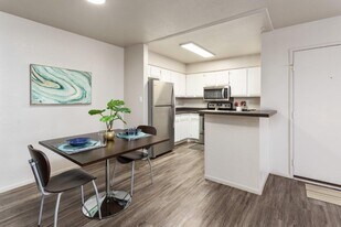 Paseo on University in Tempe, AZ - Building Photo