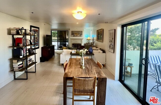 2950 Neilson Way in Santa Monica, CA - Building Photo - Building Photo