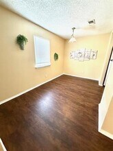 125 NE Johnson Ave in Burleson, TX - Foto de edificio - Building Photo