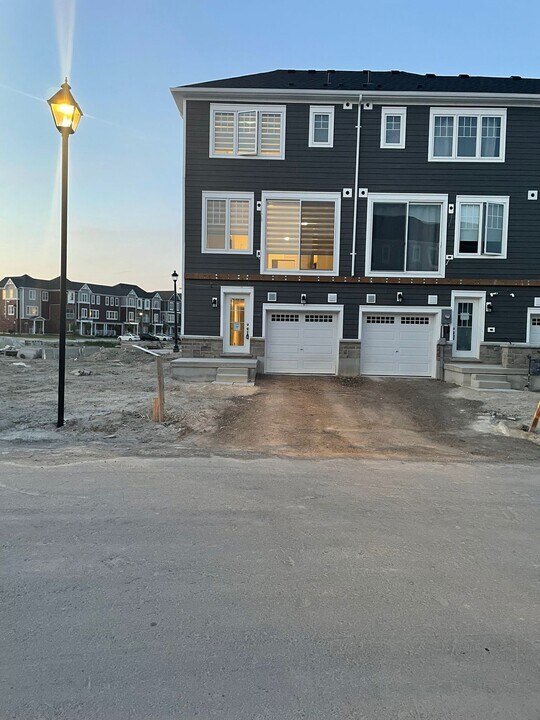 165 Village Gate Dr in Wasaga Beach, ON - Building Photo