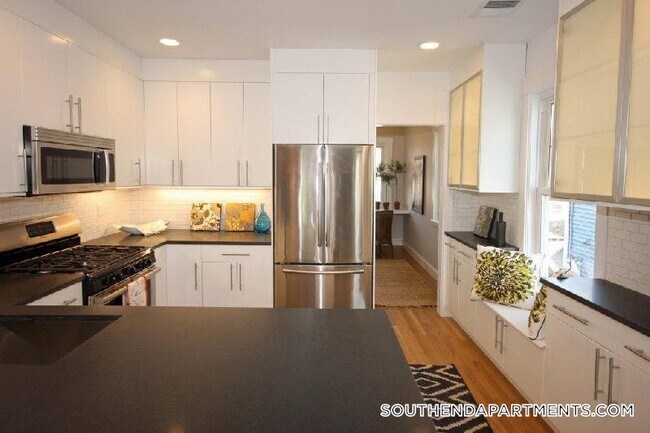 658 Massachusetts Ave, Unit 2 in Boston, MA - Foto de edificio - Building Photo