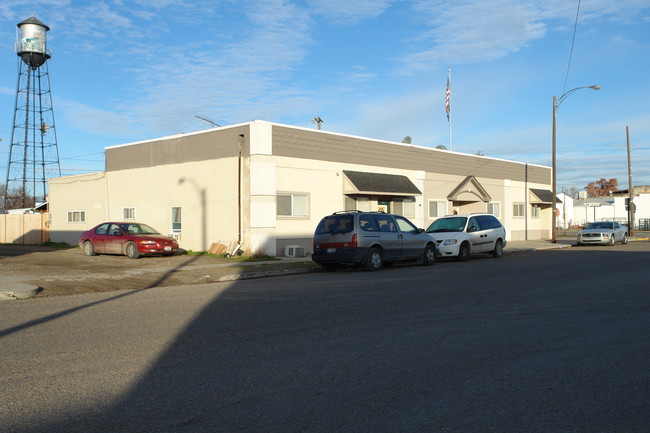 100-110 S Plymouth Ave in New Plymouth, ID - Foto de edificio - Building Photo