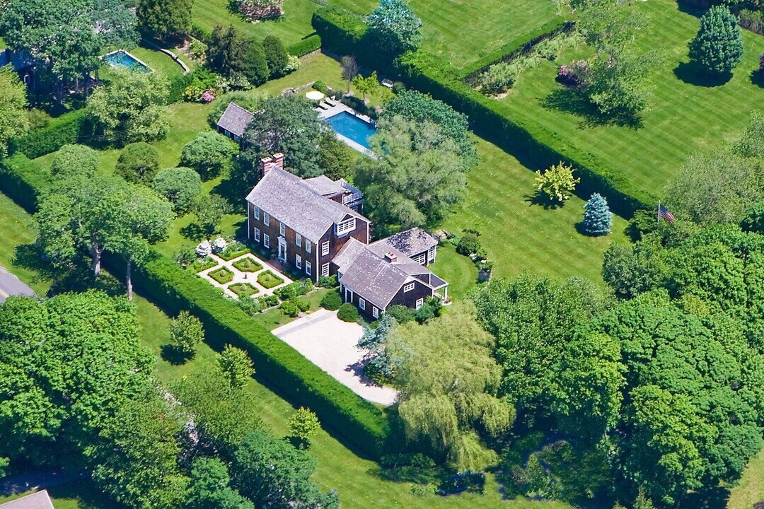 561 Sagg Main St in Sagaponack, NY - Building Photo