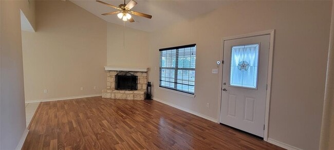 195 Cardinal Dr in Paige, TX - Building Photo - Building Photo