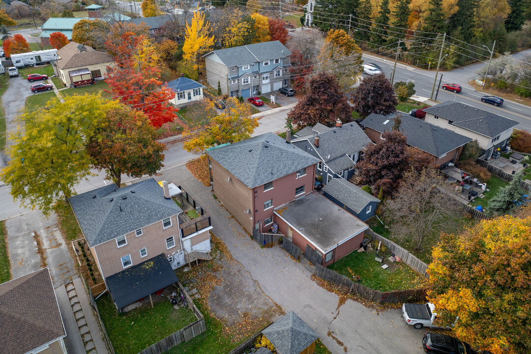 1509 Dufferin St in Whitby, ON - Building Photo