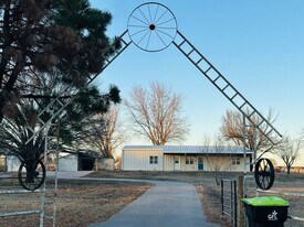 7051 N Sun Country Rd in Lexington, OK - Building Photo