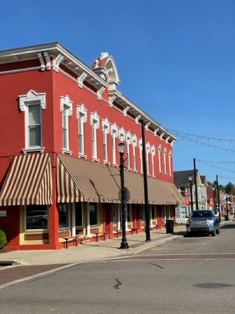 132 N Canal St in Canal Fulton, OH - Building Photo