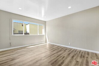 932 Maltman Ave in Los Angeles, CA - Building Photo - Building Photo