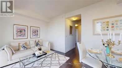 9205-9205 Yonge St in Richmond Hill, ON - Building Photo - Building Photo