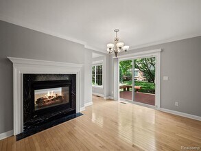 617 James Cir, Unit 617 in Royal Oak, MI - Building Photo - Building Photo
