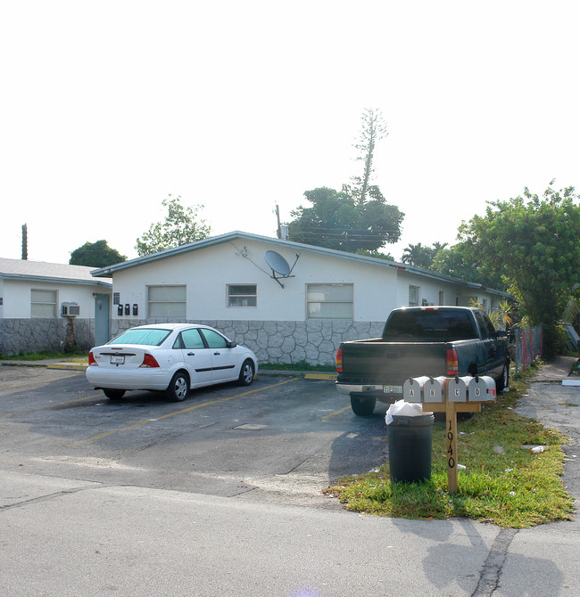 1930-1938 SW 44th Ter in Fort Lauderdale, FL - Building Photo - Building Photo