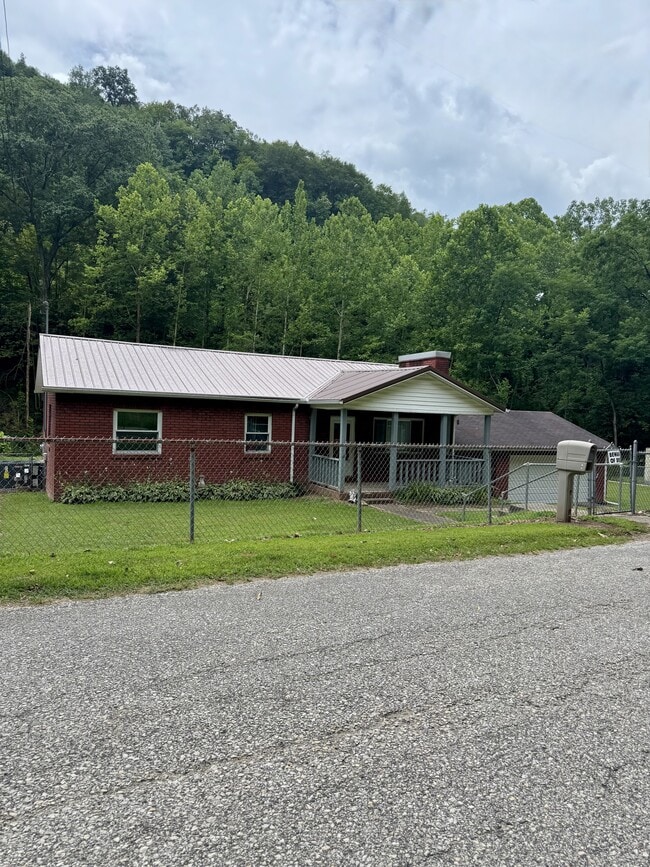 property at 1214 Pine Valley Dr