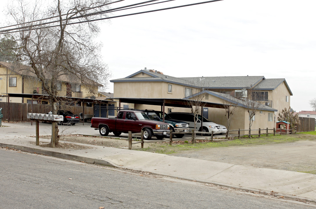 1151-1163 E Kern Ave in Tulare, CA - Building Photo