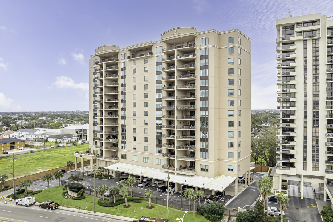 Marseilles Condominiums in New Orleans, LA - Foto de edificio