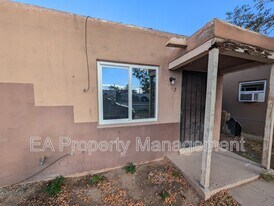 542 Alvarado Dr SE in Albuquerque, NM - Building Photo