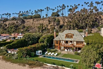 707 Palisades Beach Rd in Santa Monica, CA - Foto de edificio - Building Photo