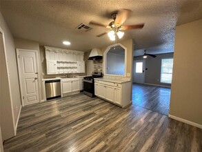 6204 Dove Springs Cir in Austin, TX - Building Photo - Building Photo