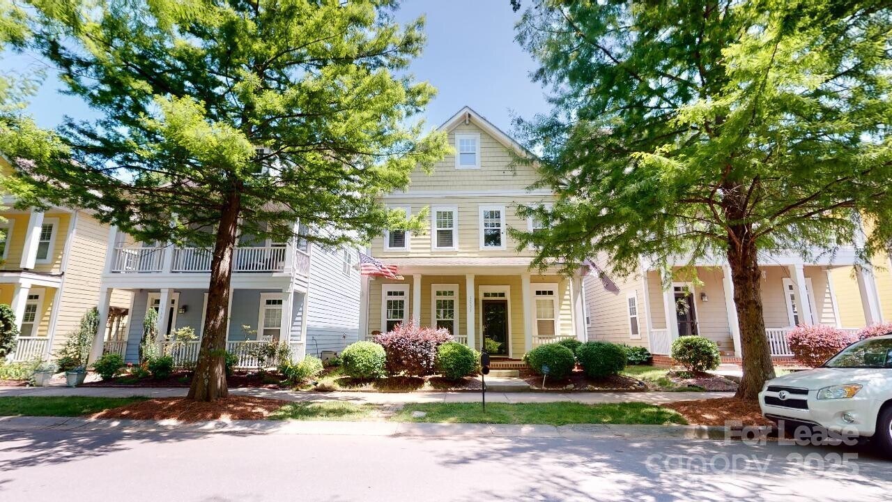 1737 Lela Avenue in Charlotte, NC - Foto de edificio