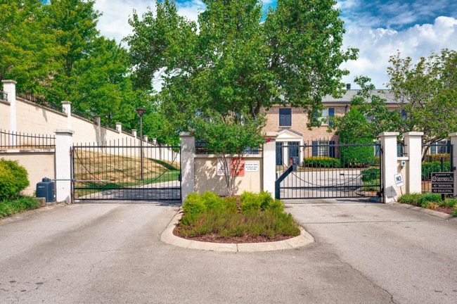 102 Academy Square in Nashville, TN - Building Photo - Building Photo