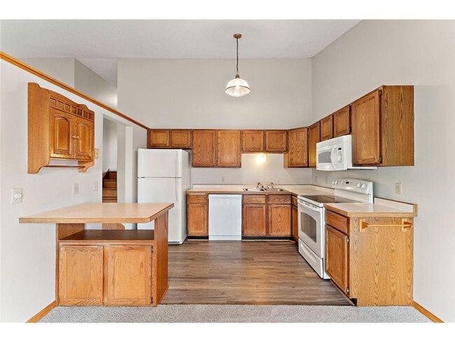 1895 Deer Hills Trail in Eagan, MN - Building Photo - Building Photo