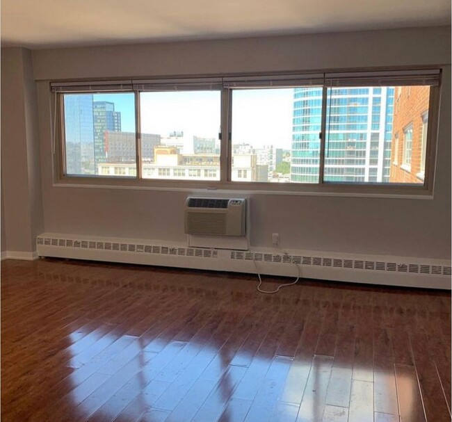 property at 2101 Chestnut St