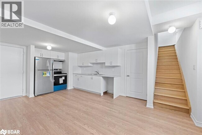 100 Nottingham Rd in Barrie, ON - Building Photo - Building Photo