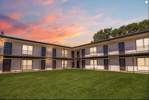 Macon Manor in Memphis, TN - Building Photo