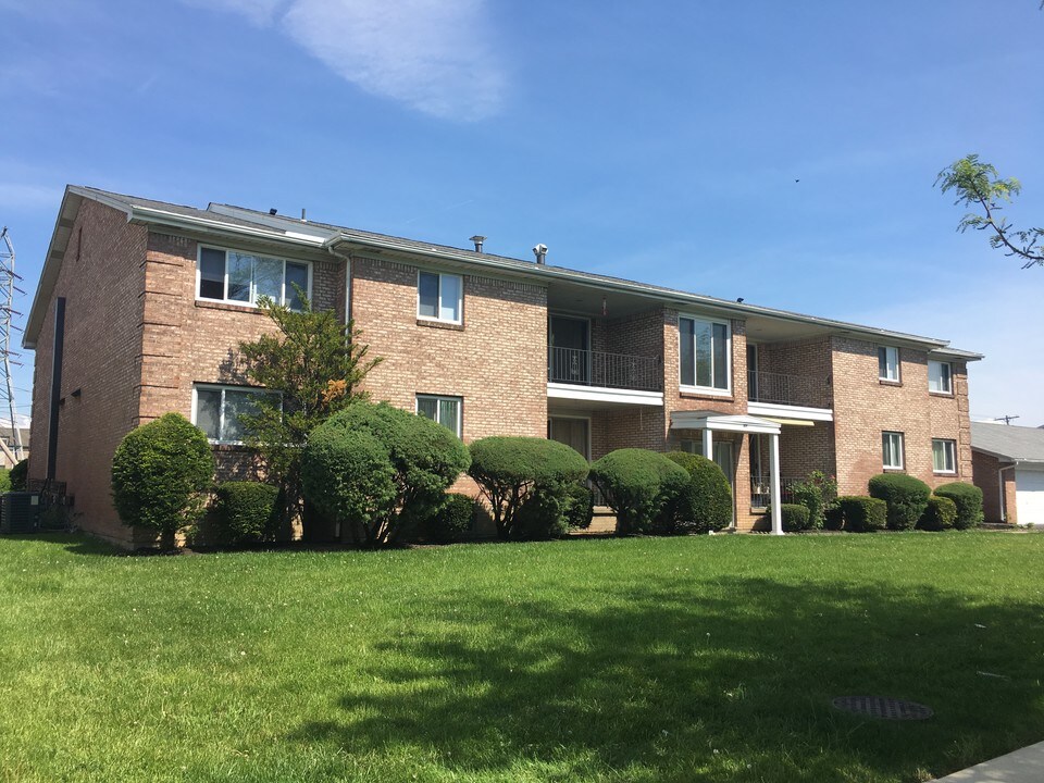 25 Old Lyme Dr in Buffalo, NY - Building Photo