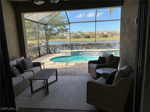 7631 Jacaranda Ln in Naples, FL - Foto de edificio - Building Photo