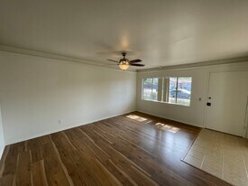 1255 Arcadia Ave, Unit D in Vista, CA - Building Photo