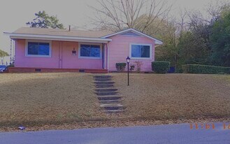 808 Wright St in Tuskegee, AL - Building Photo