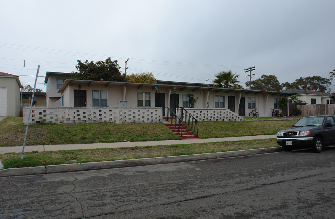 3719 Haines St in San Diego, CA - Foto de edificio