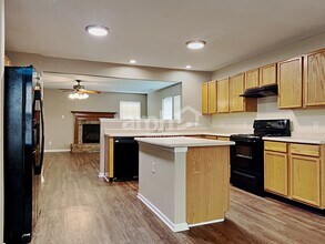 5601 Skipping Stone Dr in Indianapolis, IN - Foto de edificio - Building Photo