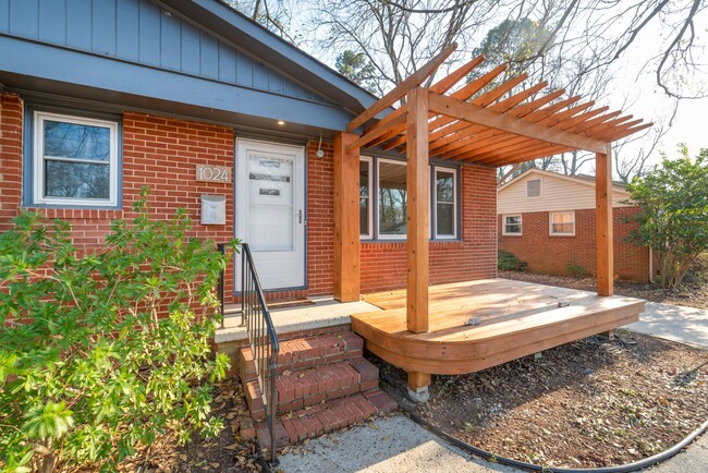 1024 Dudley Dr in Charlotte, NC - Building Photo - Building Photo