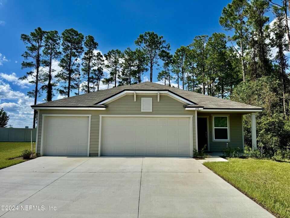 2172 Carolina Ct in Green Cove Springs, FL - Foto de edificio