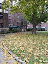 110 Stonelea Pl in New Rochelle, NY - Building Photo - Building Photo