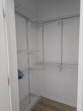 7055 N Clark St, Unit 2 in Chicago, IL - Foto de edificio - Building Photo