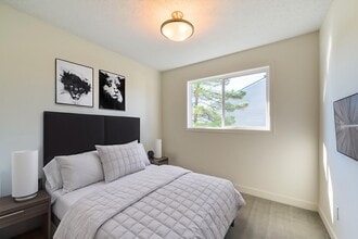 Granville Square in Edmonton, AB - Building Photo - Building Photo