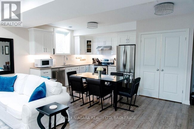 24 Abbott Pl in Pelham, ON - Building Photo - Building Photo