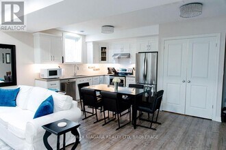24 Abbott Pl in Pelham, ON - Building Photo - Building Photo