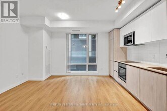 8 Widmer St in Toronto, ON - Building Photo - Building Photo