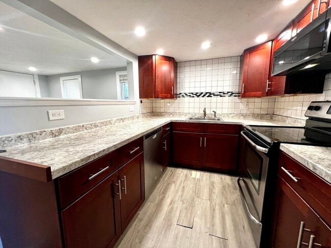 572 Main St in Watertown, MA - Building Photo - Building Photo