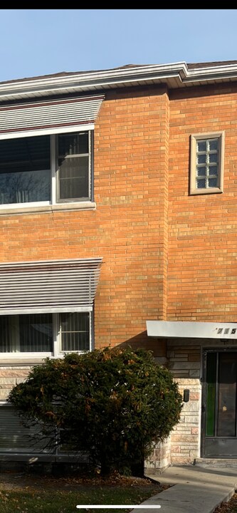 7159 S Sacramento Ave, Unit 2 Fl in Chicago, IL - Building Photo
