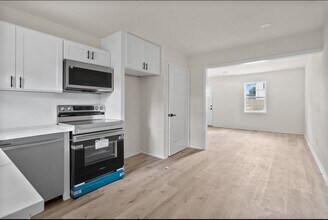 5031 Mallow St in Houston, TX - Building Photo - Building Photo