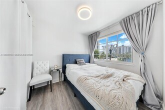 2600 Collins Ave in Miami Beach, FL - Building Photo - Building Photo