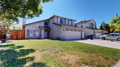 490 Silvertail Pl in Tracy, CA - Building Photo - Building Photo