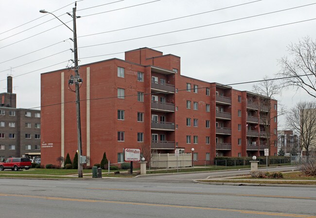 Tomlin Towers in Oshawa, ON - Building Photo - Primary Photo