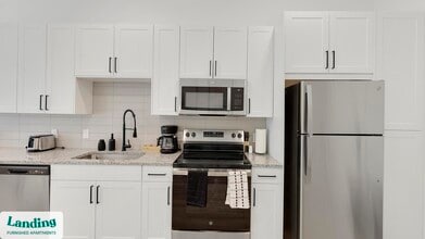 650 E Sycamore St in Denton, TX - Building Photo - Building Photo