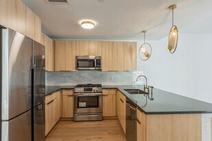 348 BALDWIN Ave in Jersey City, NJ - Building Photo