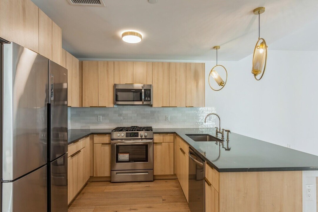 348 Baldwin Ave in Jersey City, NJ - Building Photo